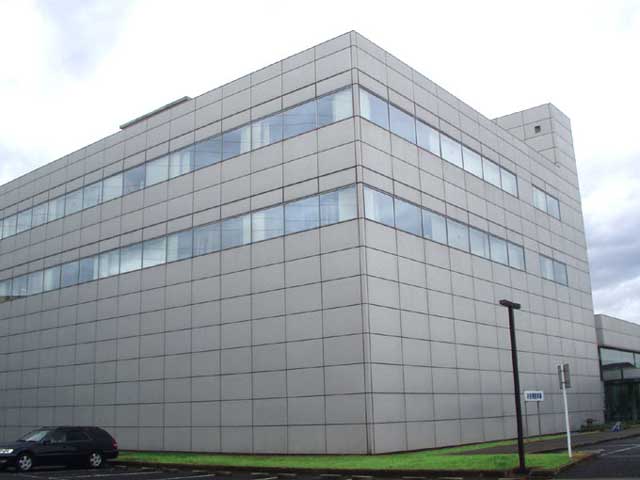 神奈川県横浜市の製造メーカー自社ビル（5階建て）外観